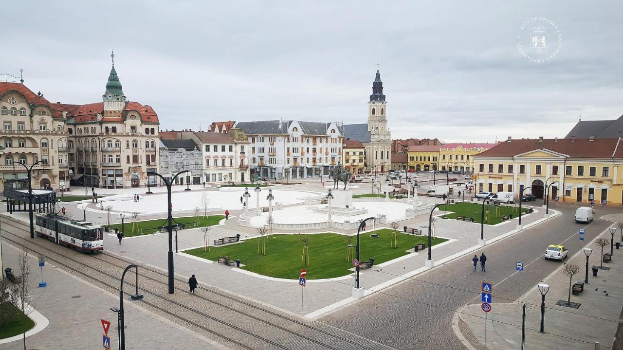 Phoenix Luxury Apartment Oradea Bagian luar foto